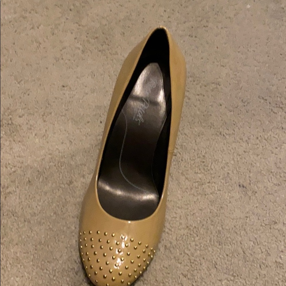 Tan Heels - Picture 2 of 10